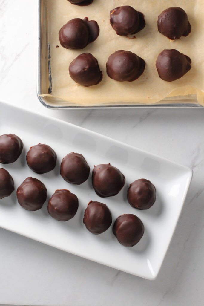 cookie sheet and platter with pumpkin pie truffles