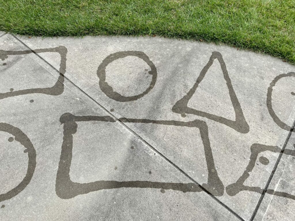 shapes on pavement out of water for easy backyard summer activities