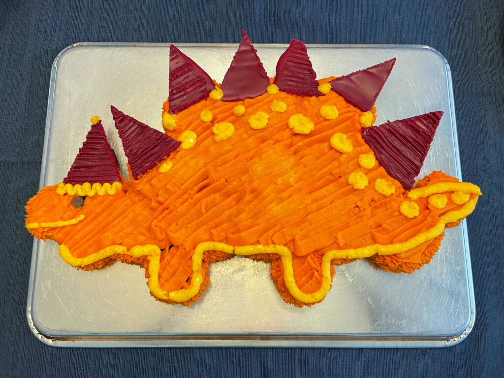 dinosaur birthday cake from cupcakes